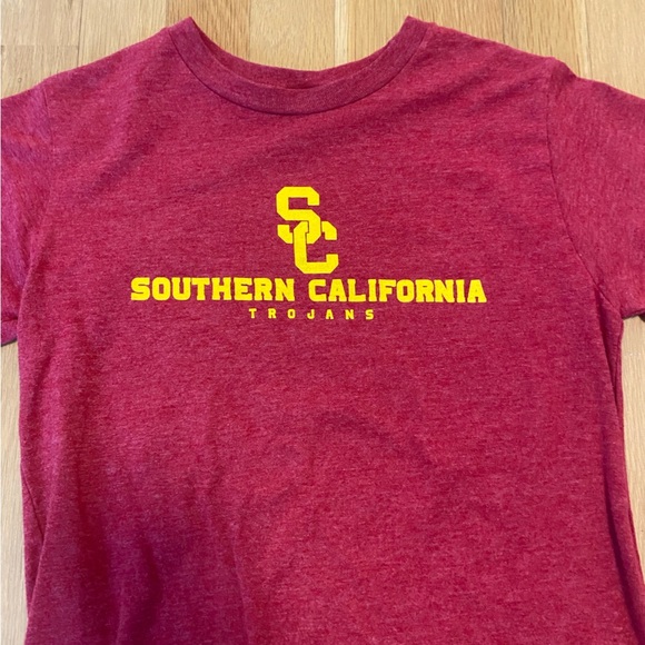 USC Trojans T-shirt fits like size small but is a medium - Picture 3 of 5